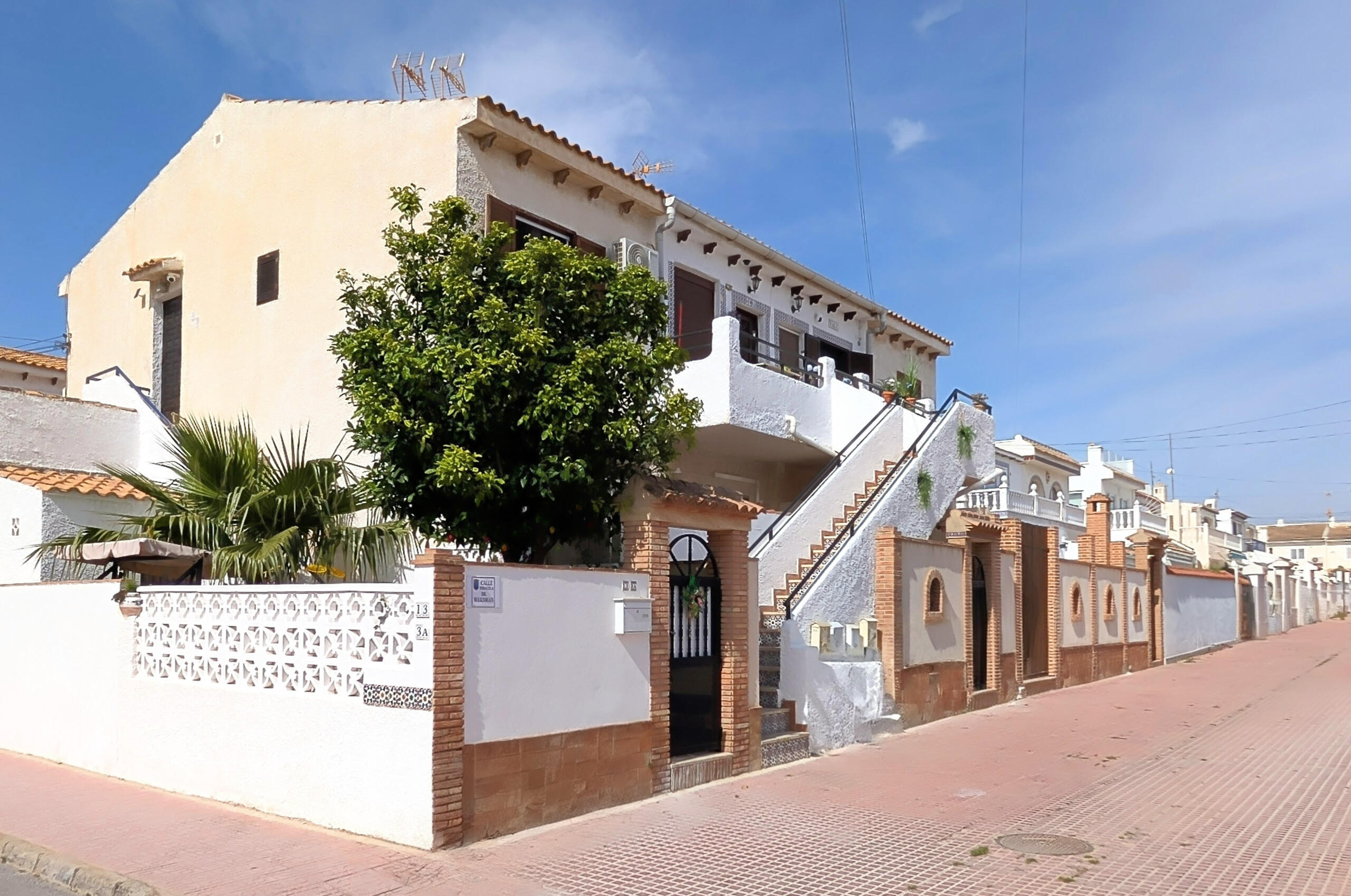 Entrance to Apartment Vali in Torrevieja Entrance to holiday apartment Vali in Torrevieja Costa Blanca near the beach